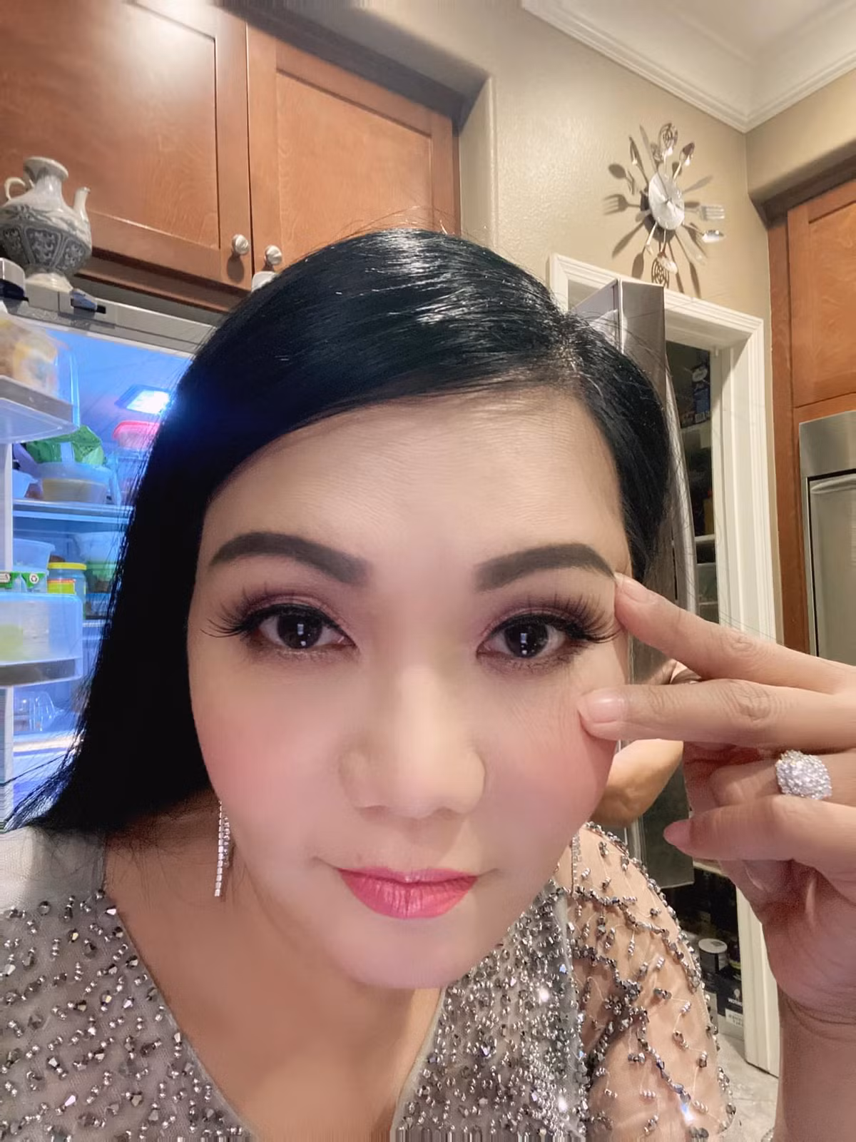 Ngọc Huyền chụp cận mặt.