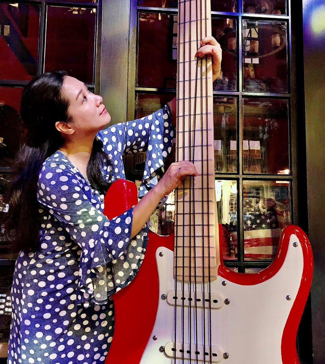 Thanh Thanh Hiền đăng ảnh kèm những câu thơ từ sáng tác: "Sài Gòn không nắng cũng chẳng mưa/ Gió hiu hiu thổi mát mát vừa/Thương về phương ấy đông còn lạnh/Chẳng biết hôm rầy đã ấm chưa".