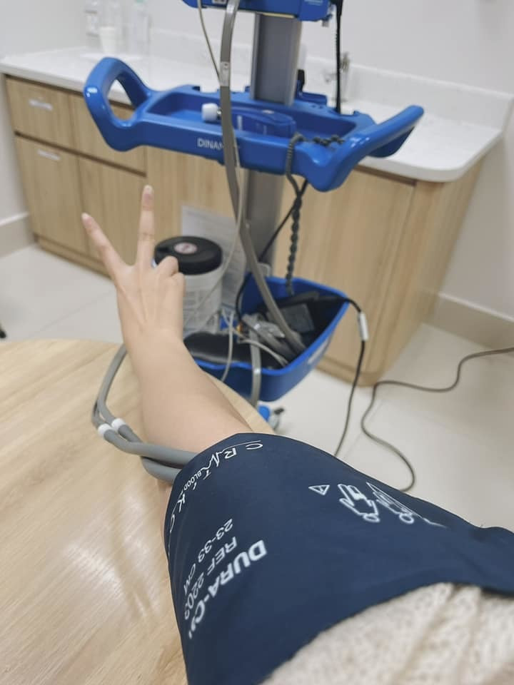 Dưới dòng chia sẻ của Mai Phương Thúy, Noo Phước Thịnh để lại bình luận ngọt ngào: "Ăn cháo không? Chồng nấu!" khiến người hâm mộ chú ý.