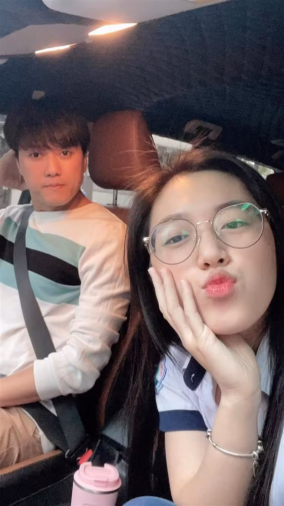 Quach Ngoc Tuyen dua vo kem 16 tuoi di thi tot nghiep THPT