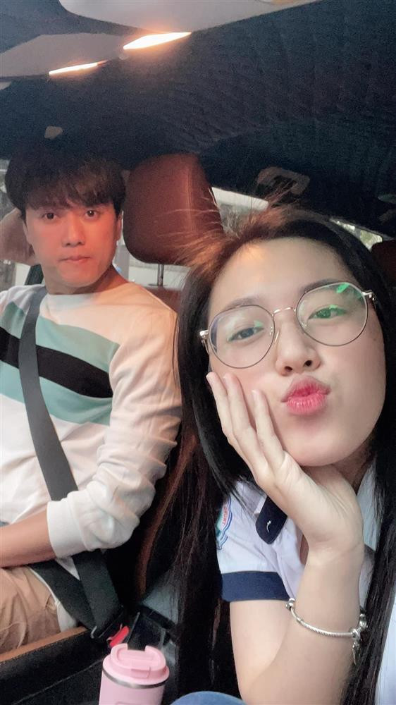 Quach Ngoc Tuyen dua vo kem 16 tuoi di thi tot nghiep THPT