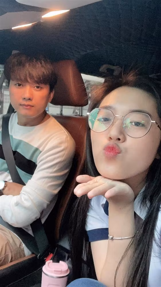 Quach Ngoc Tuyen dua vo kem 16 tuoi di thi tot nghiep THPT-Hinh-2