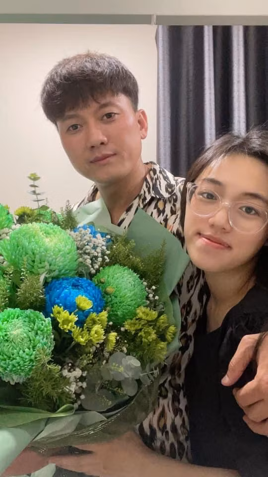 Quach Ngoc Tuyen dua vo kem 16 tuoi di thi tot nghiep THPT-Hinh-4