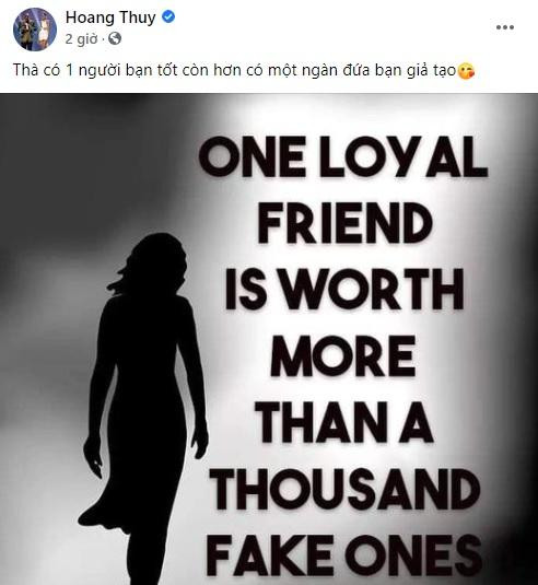 Hoang Thuy mang ban gia tao khi bi reo ten 