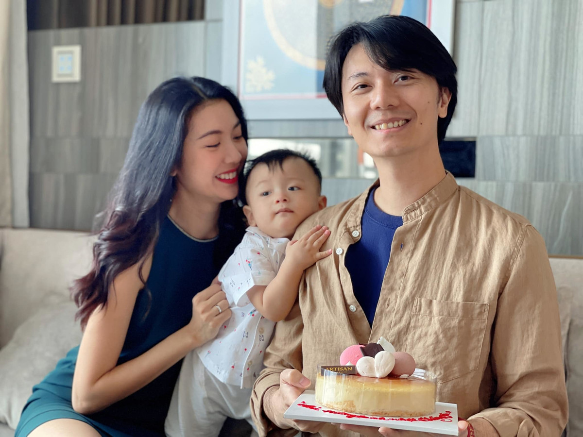 Tổ ấm quây quần trong sinh nhật ông xã Thúy Vân.