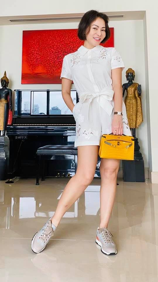 Sao Việt Thu Minh tận hưởng ngày tươi đẹp.