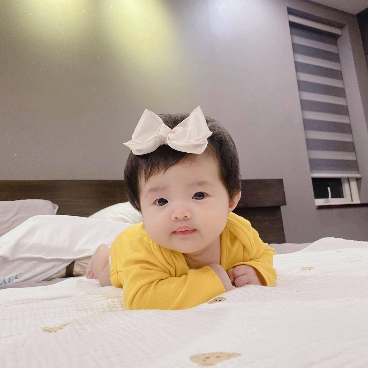 Sao Việt hôm nay 12/1: Đông Nhi lần đầu chia sẻ gương mặt đáng yêu của con gái. Loạt ảnh nhanh chóng thu hút sự chú ý của người hâm mộ.