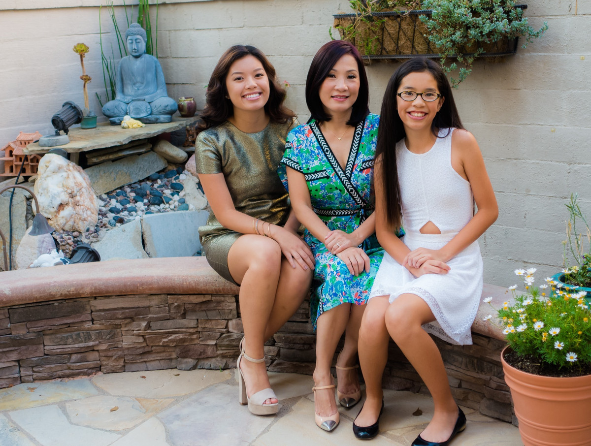 Sao Việt hôm nay 11/5: Quang Minh nhắn gửi đến Hồng Đào: "Một người mẹ luôn sát cánh 2 con. Cảm ơn em vì tất cả".