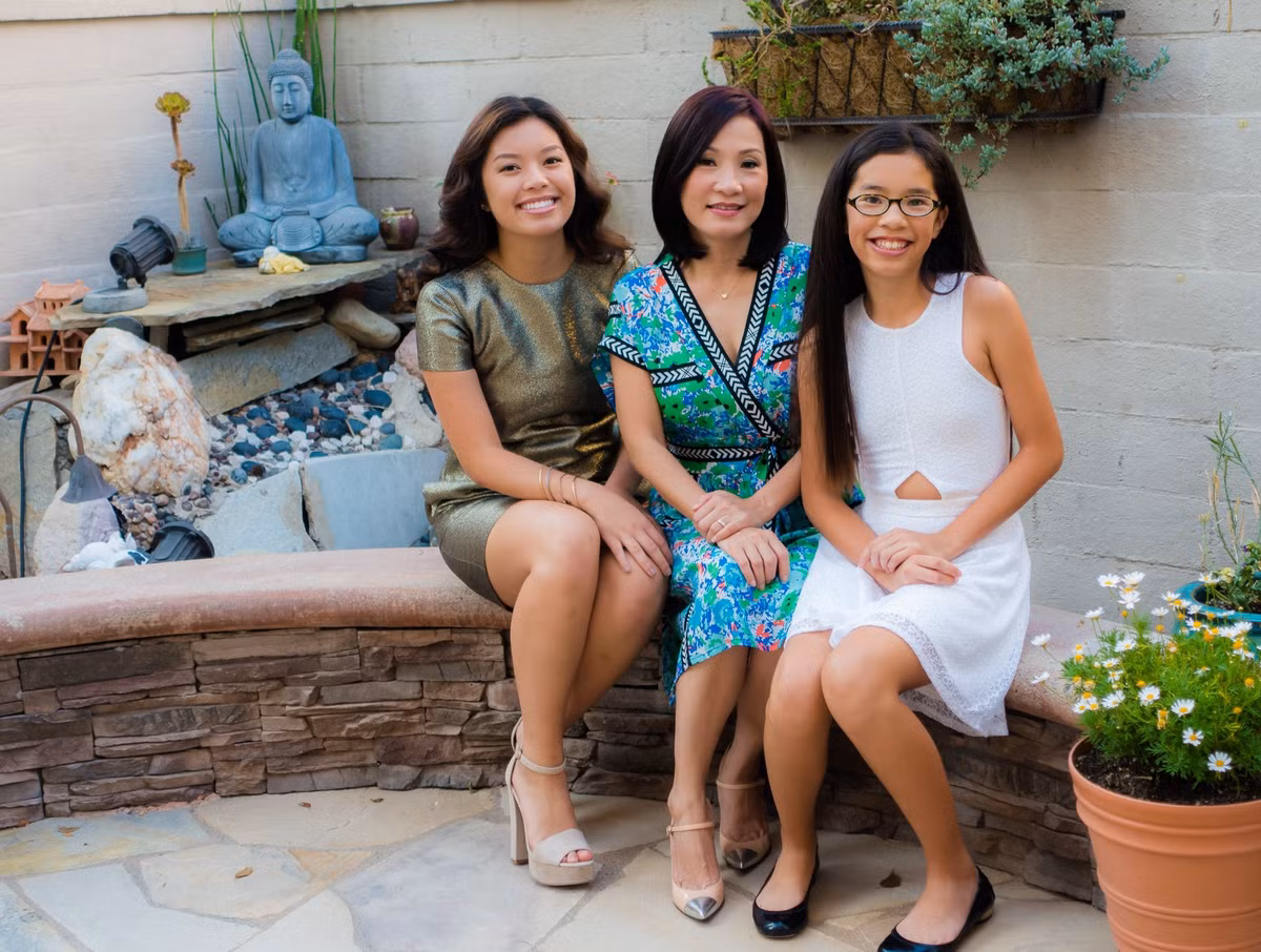 Sao Việt hôm nay 11/5: Quang Minh nhắn gửi đến Hồng Đào: "Một người mẹ luôn sát cánh 2 con. Cảm ơn em vì tất cả".