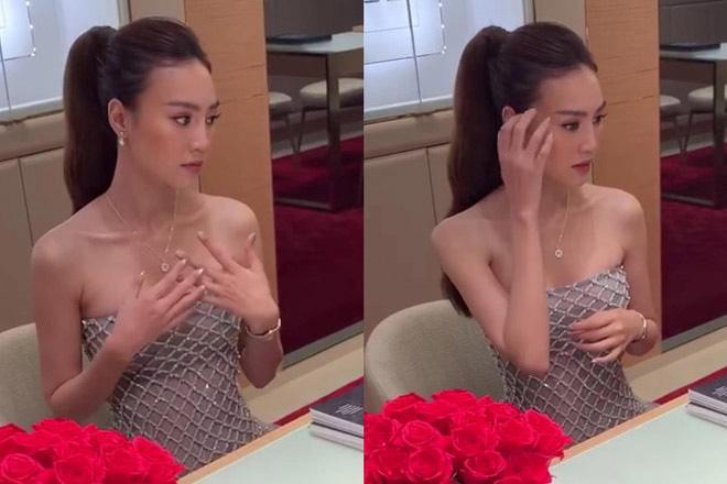 Song nữ diễn viên Gái Già Lắm Chiêu lại rất biết cách "hack" vòng 1, lúc thì gợi cảm vừa đủ, khi lại sexy tột độ. Thậm chí nhiều bức ảnh cho thấy cặp "tuyết lê" người đẹp gần như "mất hình" hoàn toàn. Sự thất thường ấy khiến dân mạng đặt ra nhiều câu hỏi và chưa tìm ra câu trả lời. Trong một sự kiện, người đẹp lộ thân hình xương xẩu, cảm tưởng không có tí thịt nào và vòng 1 cũng vì thế mà biến đi đâu mất