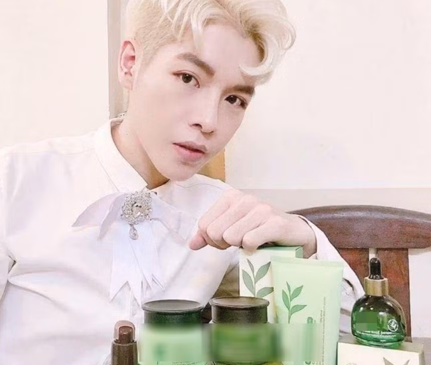 Sao Viet quang cao ban nhung san pham gi tren trang ca nhan?