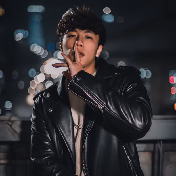 Ngo ngang truoc ngoai hinh nhu hot boy cua con trai Van Dung-Hinh-3