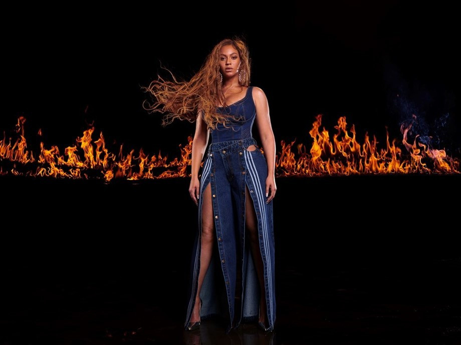Dù đã bước sang tuổi 40 nhưng Beyoncé vẫn giũ được thân hình khỏe mạnh và bốc lửa.