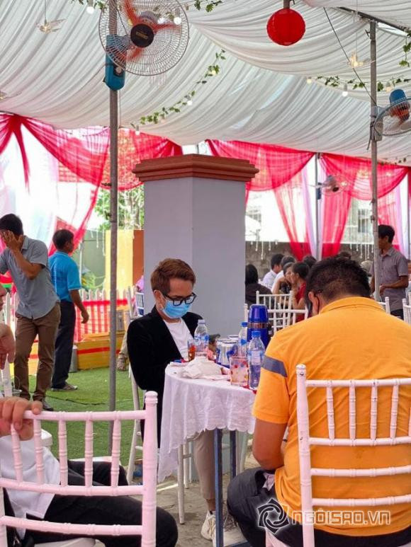 Nam diễn viên Hùng Thuận cũng vượt đường xa về dự đám cưới Hồ Bích Trâm.