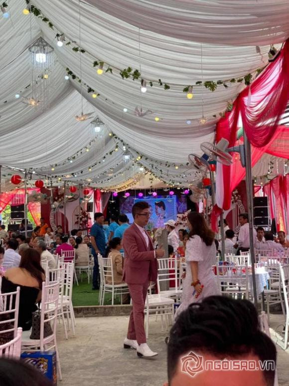 Nghệ sĩ Long Nhật đã đến chúc mừng "đàn em".