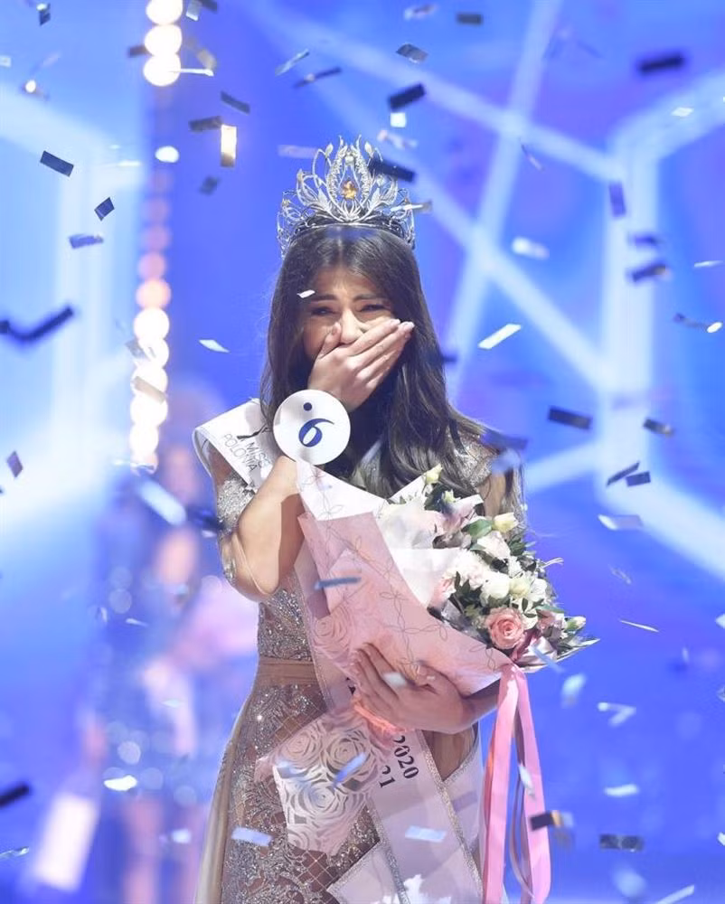 Tân Hoa hậu Ba Lan năm nay 22 tuổi, vừa tốt nghiệp chuyên ngành Dinh dưỡng lâm sàng tại Đại học Y Silesia, đang tiếp tục học thạc sĩ tại thủ đô Warsaw. Bên cạnh đó, cô còn là một người mẫu.