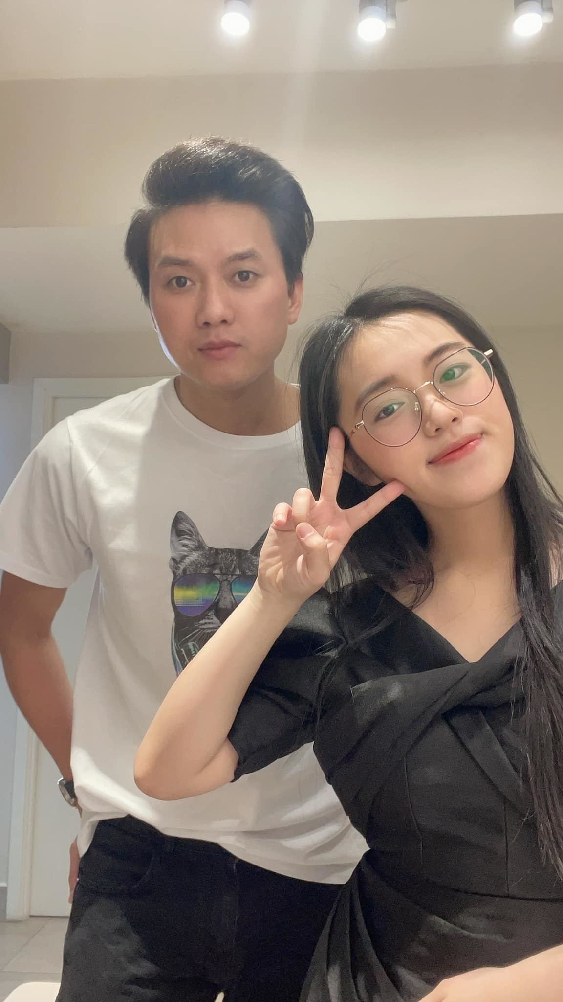 Quách Ngọc Tuyên mừng vợ kém 16 tuổi thi THPT QG đạt điểm trên mong đợi.