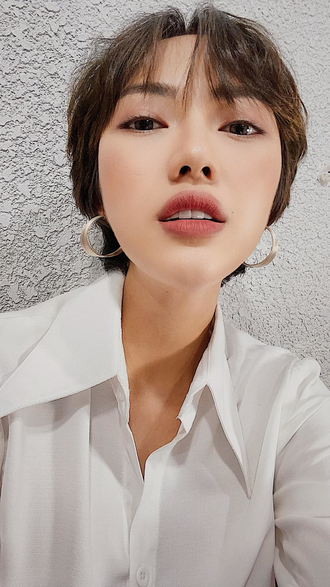 Sao Việt hôm nay 27/7: Trang Cherry tự nhận là "Trang cao cổ".