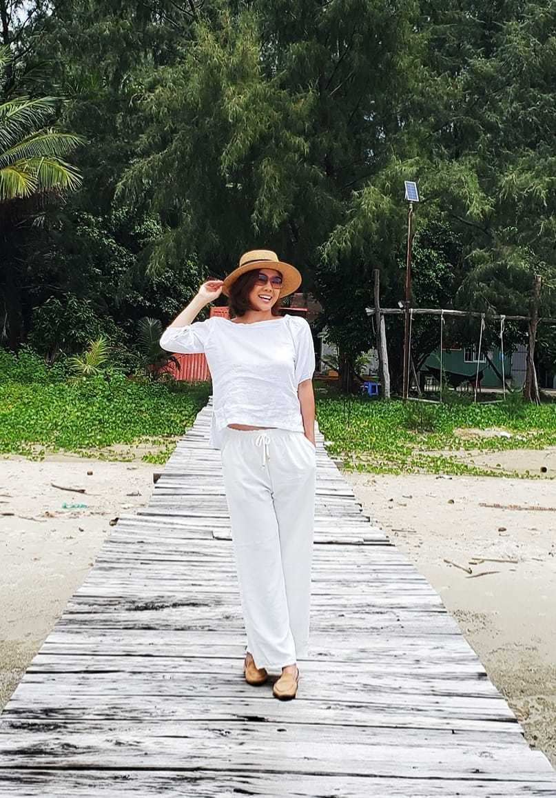 Hồ Lệ Thu khuyên khán giả đón ngày mới bằng nụ cười để luôn lạc quan, tích cực.