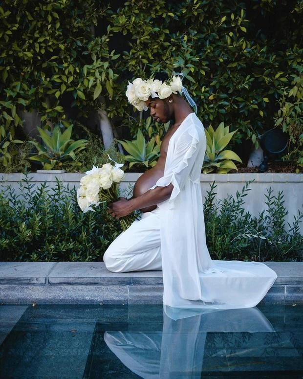 Bộ ảnh của sao nam khoe bụng bầu nhanh chóng gây sốt trên MXH và cũng nhận lại nhiều ý kiến trái chiều.