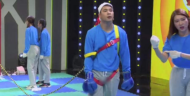 Trương Thế Vinh bị soi hằn điểm nhạy cảm khi tham gia chương trình "7 nụ cười xuân".