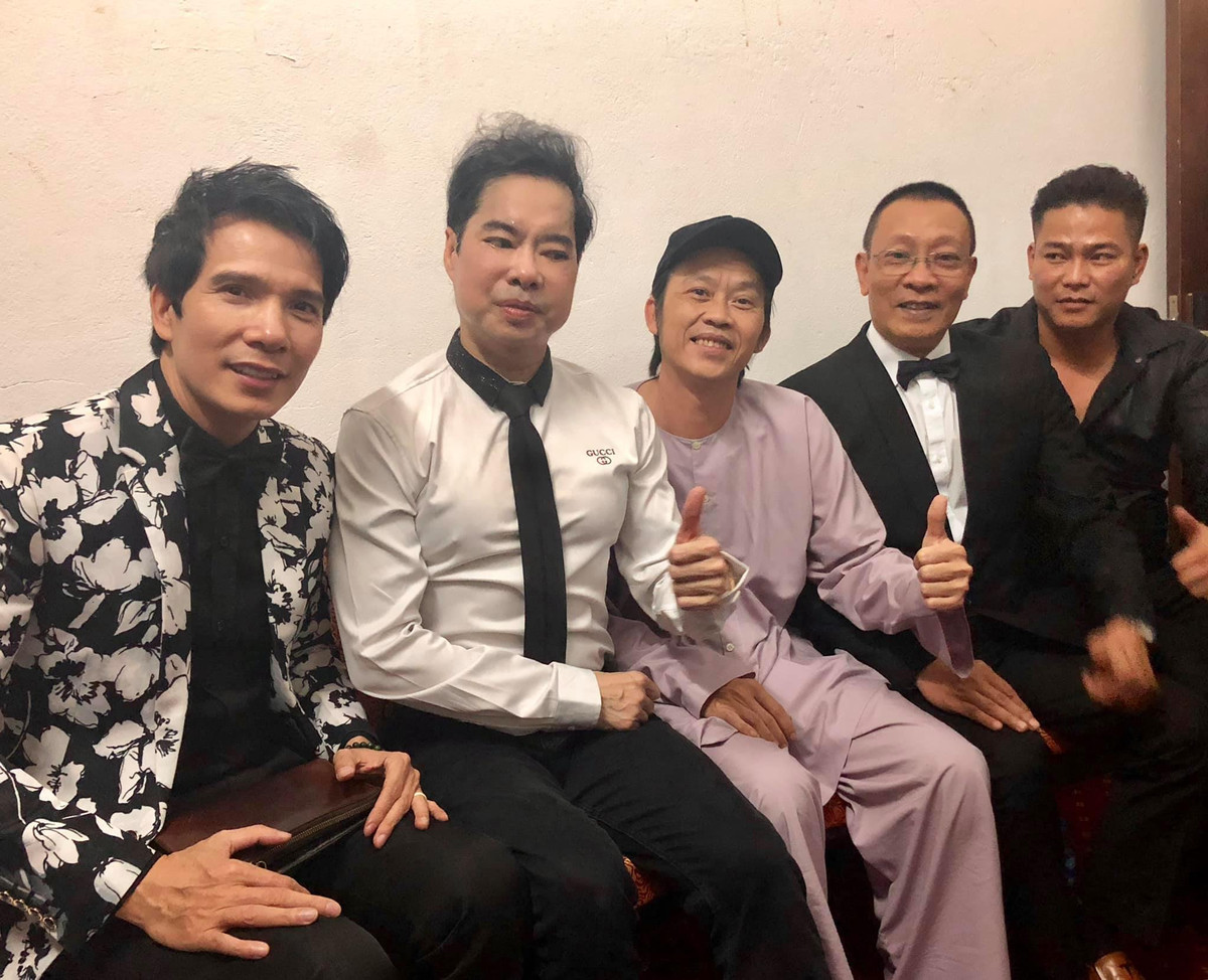 Sao Việt hôm nay 27/5: Hồ Quang Tám nói về Hoài Linh: "Tôi biết con người này rất trân quý và hâm mộ rất nhiều nghệ sĩ tiền bối. Lão rất trân quý và ngưỡng mộ, sống rất đàng hoàng với đàn em đồng nghiệp qua cách nói chuyện và ứng xử. Không như một số người có tên hay cho tất cả về sau không xem ai bằng mình".