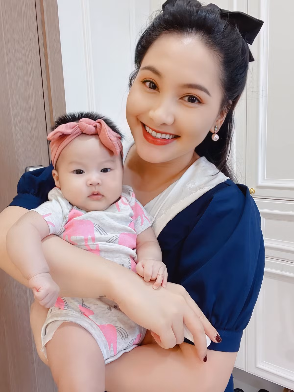 Bảo Thanh sinh con gái cách đây gần 3 tháng, đặt tên ở nhà là Nu. Em bé cũng được mẹ lập riêng cho trang Facebook cá nhân thu hút rất nhiều tương tác nhờ những khoảnh khắc đáng yêu.