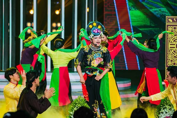 Cuối cùng là Phạm Việt Thắng - chàng trai trẻ đa tài và tràn đầy năng lượng. Lần xuất hiện cuối cùng trên sân khấu Gương mặt thân quen 2020, anh đem đến tiết mục hát chèo trong hình tượng NSƯT Xuân Hinh. Thái Sơn cũng gửi tới lời chia sẻ xúc động: “Lần quay trở lại này em muốn cho mọi người thấy dù bị loại nhưng em vẫn cố gắng thật giỏi”.