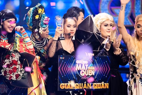 Giám khảo Đại Nghĩa bày tỏ: “Ban đầu anh hơi nghi ngại về tiết mục này, Thu Minh được xem là một giọng ca có kỹ thuật hát rất tốt. Trong chương trình từ trước đến giờ đã có rất nhiều bạn hóa Thu Minh nhưng theo cá nhân anh đây là phiên bản Thu Minh gần giống nhất”. Ngôi vị quán quân Gương mặt quen 2020 là phần thưởng xứng đáng vì sự nỗ lực không ngừng của nữ biên đạo suốt 12 tuần thi.