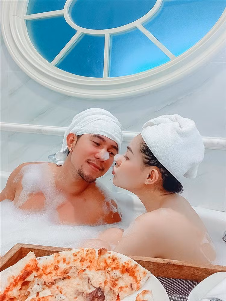 Ngân 98 - Lương Bằng Quang được xem là "cặp đôi táo bạo" của showbiz Việt.