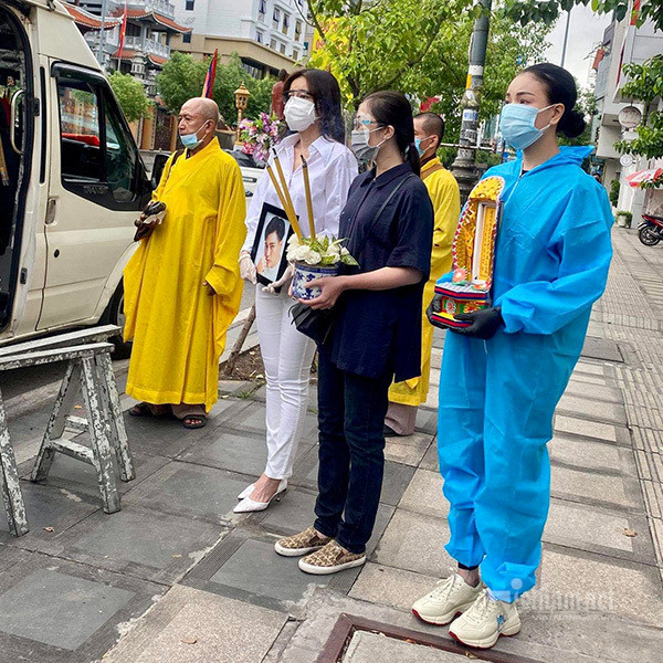 Tang le dien vien Duc Long lang le giua mua dich-Hinh-2