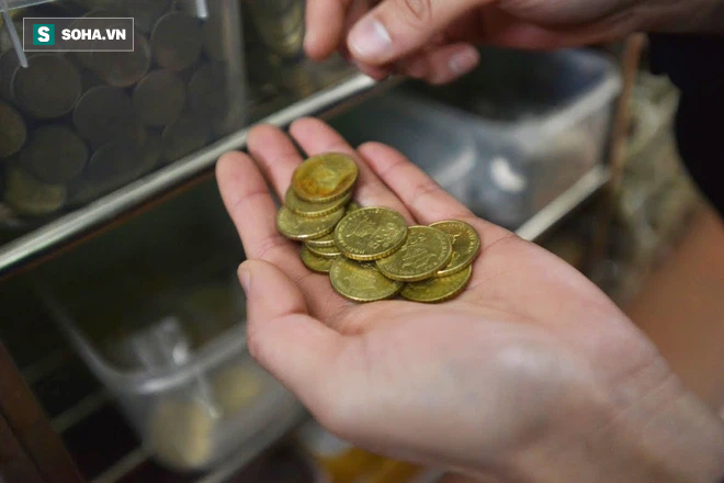 "Vua tiền tệ" bóc mẽ tờ 1.000 đồng cũ nát hét giá 140 triệu ảnh 5