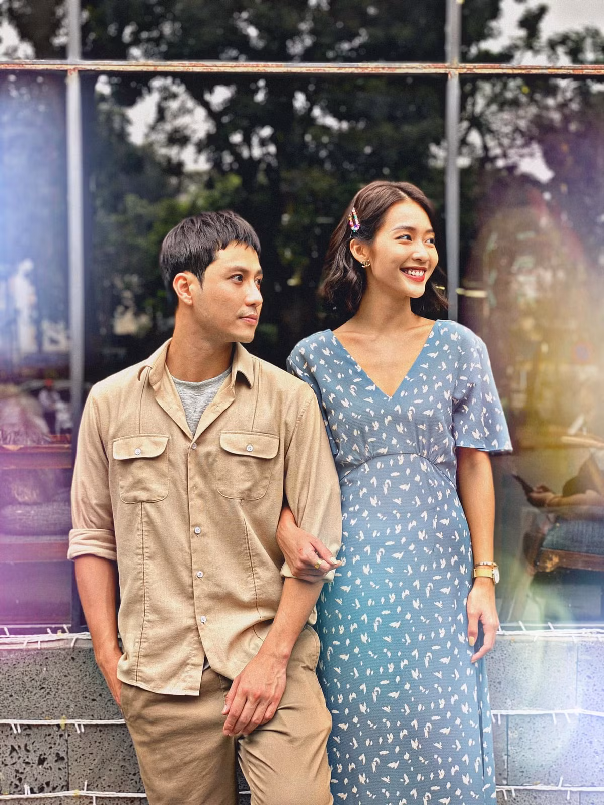 Xem phim '11 tháng 5 ngày', nhiều diễn viên đều để lại bình luận khen Thanh Sơn và Khả Ngân quá đẹp đôi. Diễn viên Hương Giang viết: "Cặp này đẹp đôi ghê ý". Diễn viên Nguyệt Hằng nhận xét: "Yêu cái đôi này". Còn đàn chị Hồng Diễm thì bình luận: "2 đứa này cute quá, nhìn khá giống nhau".