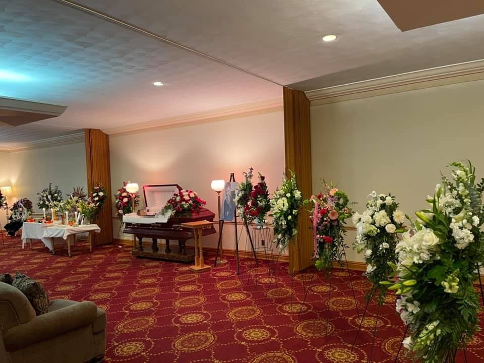 hi hài cố ca sĩ Vân Quang Long trong nhà quàn.