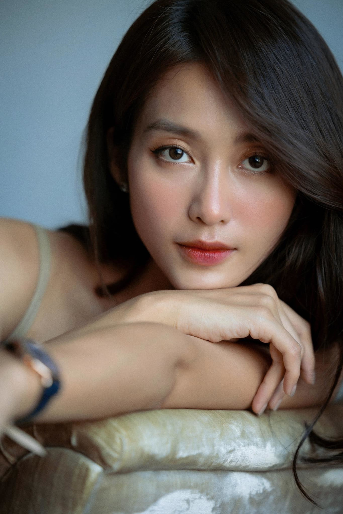 Là diễn viên miền Nam ra Bắc đóng phim, Khả Ngân nhận được sự giúp đỡ lớn của các diễn viên, trong đó Thanh Sơn là người bên cạnh nữ diễn viên nhiều nhất.