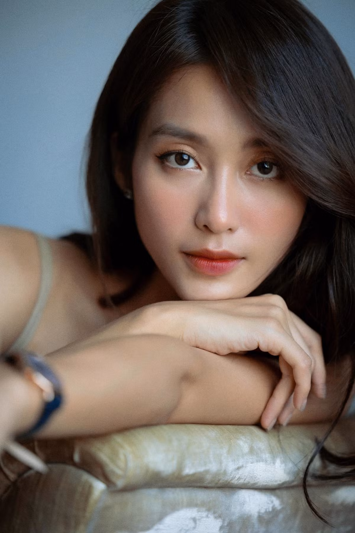 Là diễn viên miền Nam ra Bắc đóng phim, Khả Ngân nhận được sự giúp đỡ lớn của các diễn viên, trong đó Thanh Sơn là người bên cạnh nữ diễn viên nhiều nhất.