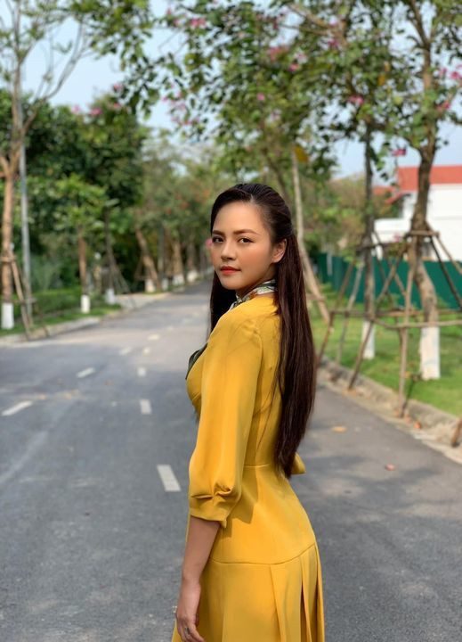 Thu Quỳnh khoe ảnh cũ với mái tóc dài dịu dàng.