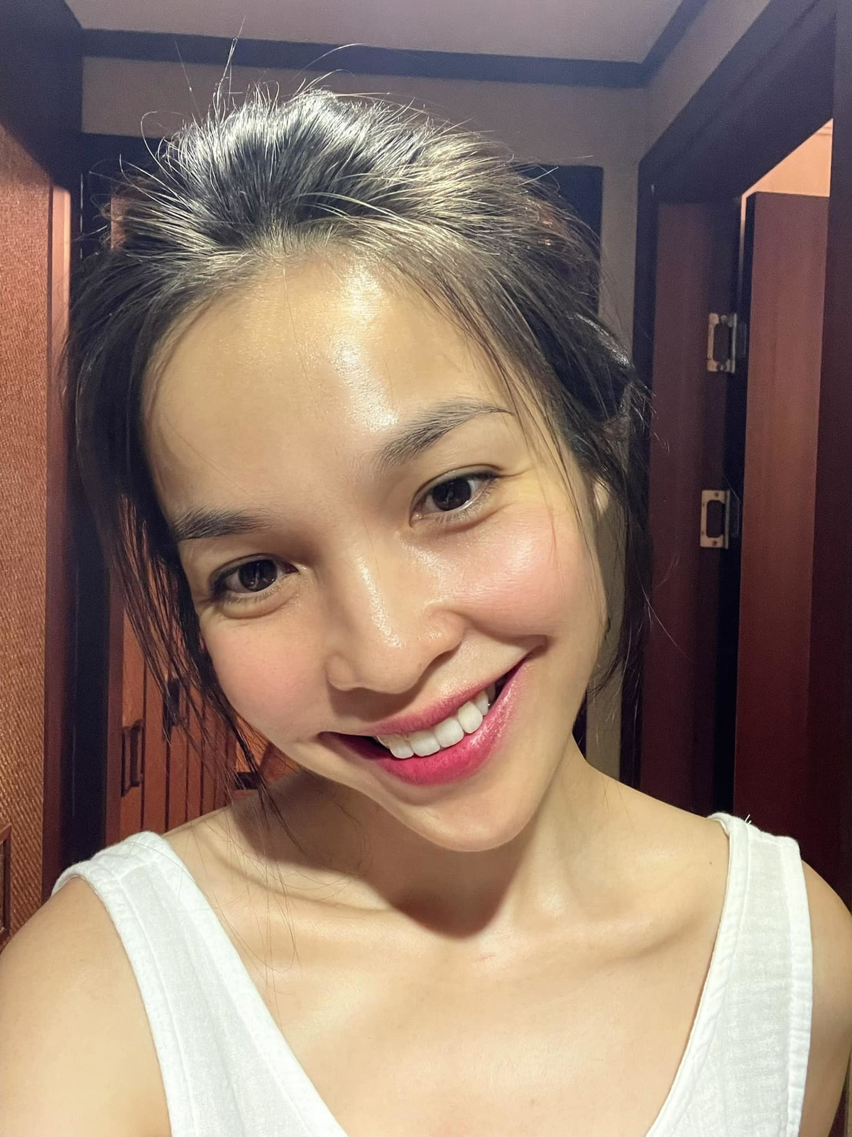 Mặt mộc mịn màng của ca sĩ Hiền Thục.