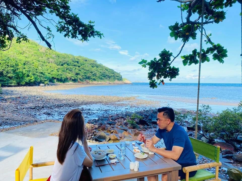 Cả 2 tận hưởng cuộc sống bình yên.