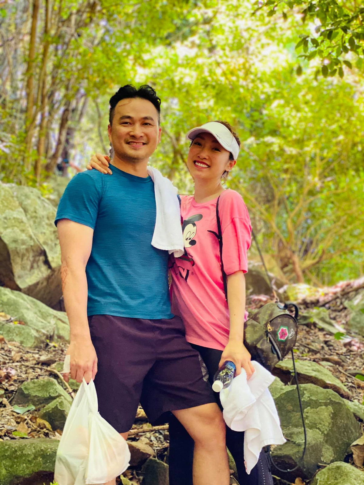 Nữ doanh nhân 8X có hình thể đẹp nhờ chăm tập thể dục. Cô và bạn trai thường xuyên tới phòng gym, đạp xe, đi bộ và leo núi để duy trì sức khỏe cũng như vóc dáng.