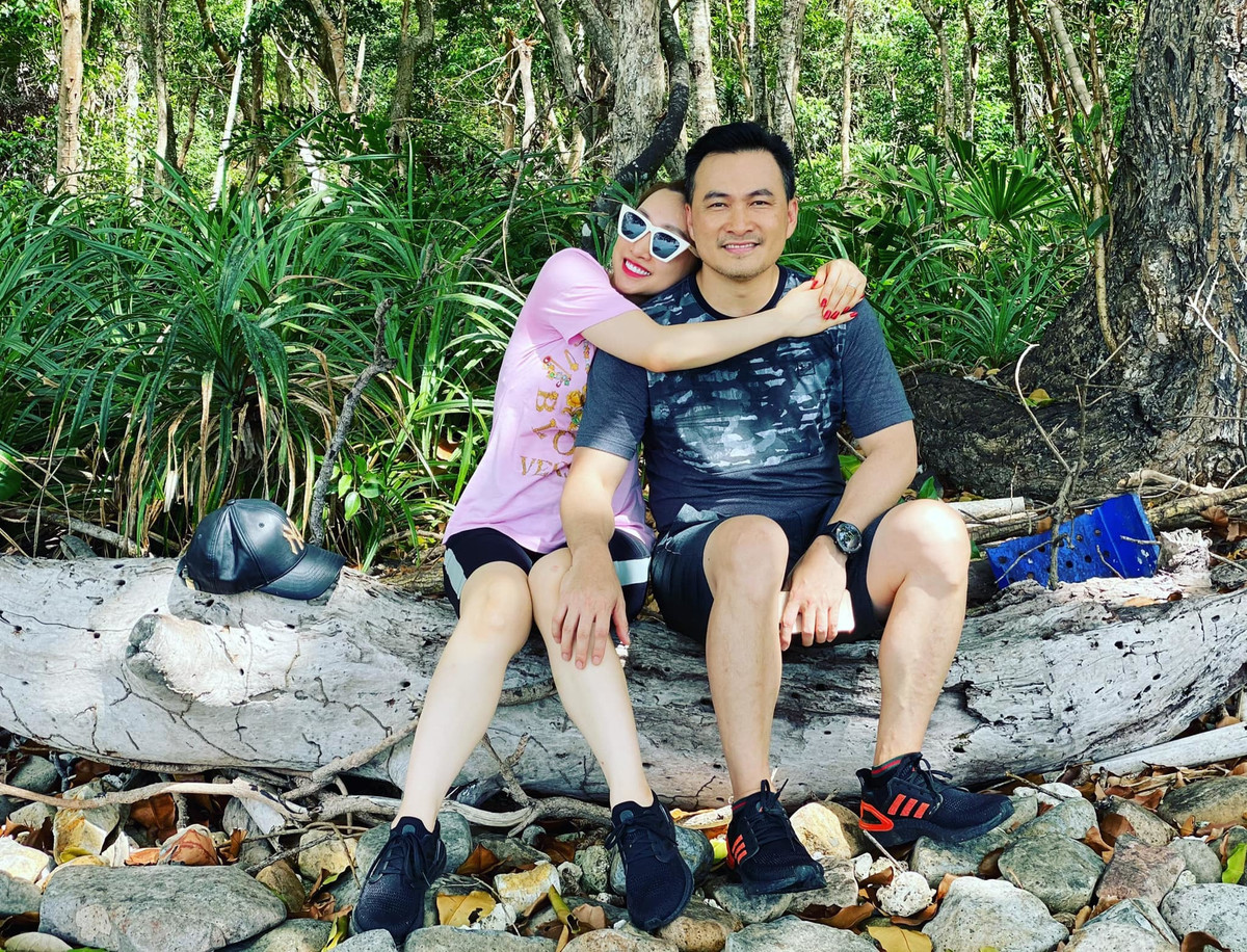 Khoảnh khắc bình yên của Lý Thùy Chang và Chi Bảo khi cùng nhau hăng say tập luyện thể thao.