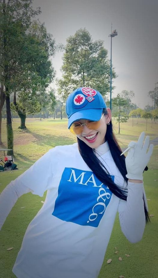 Người đẹp Lê Thanh Tú khoẻ khoắn với trang phục thể thao.