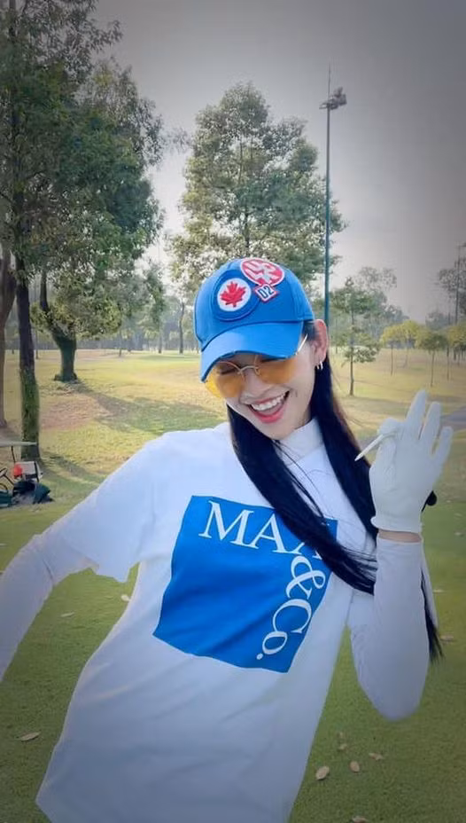 Người đẹp Lê Thanh Tú khoẻ khoắn với trang phục thể thao.