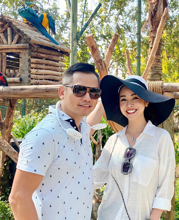 Dù lấy chồng giàu có, song Jennifer Phạm vẫn chăm chỉ hoạt động sôi nổi ở nhiều lĩnh vực, mạnh nhất là MC và người mẫu quảng cáo. Những công việc ấy đem lại cho cô nguồn thu nhập không hề nhỏ. Hoa hậu thường xuyên xuất hiện trước công chúng trong những bộ cánh hàng hiệu lộng lẫy, đắt giá. Ngoài ra, người đẹp sở hữu hàng loạt xe bốn bánh hạng sang, trị giá hàng tỷ đồng.