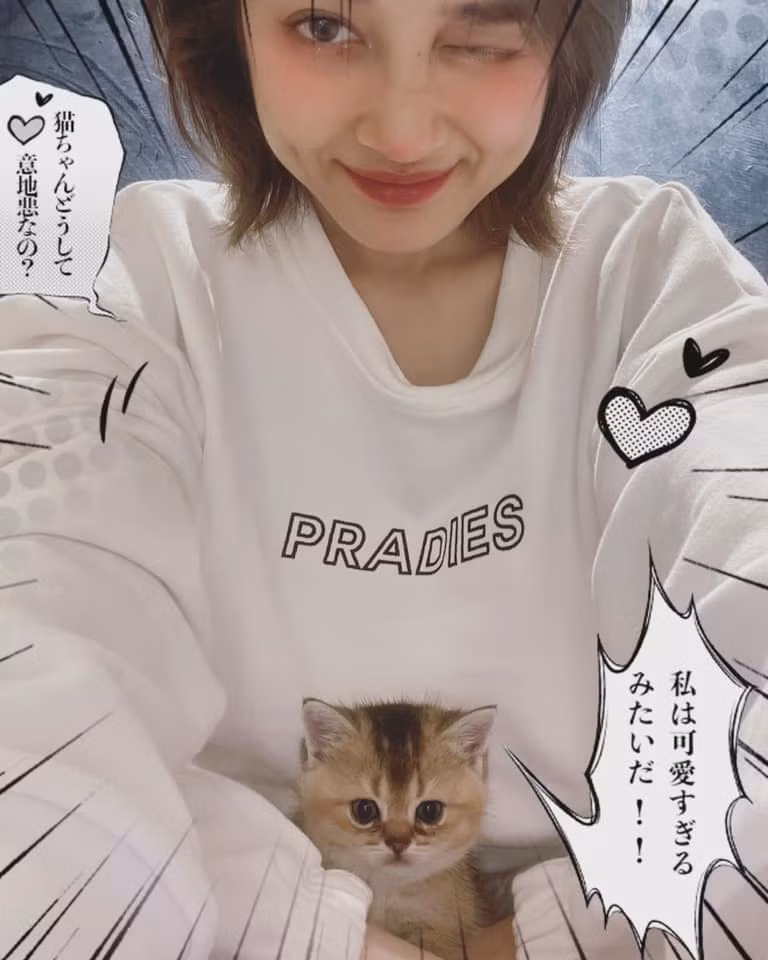 Sao Việt Bảo Anh dễ thương với áo rộng.