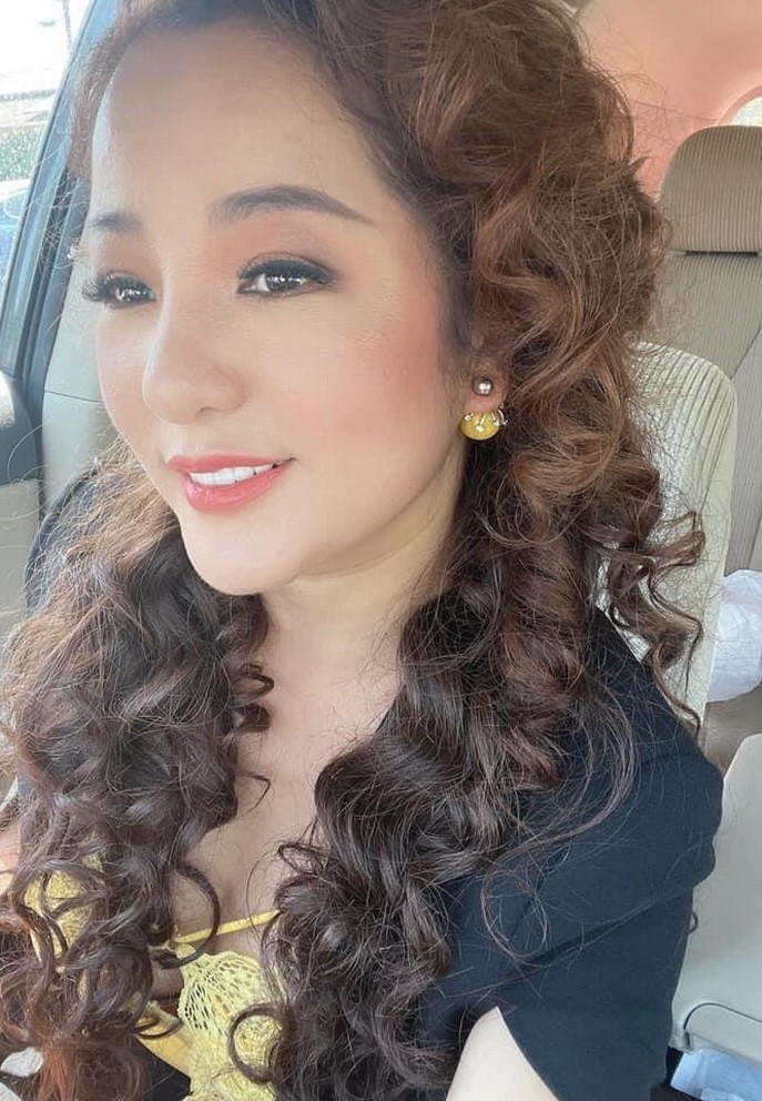 "Lòng tin giống như một tờ giấy, khi đã nhàu nát thì không bao giờ phẳng phiu được nữa", Thúy Nga đăng dòng chia sẻ tâm trạng.