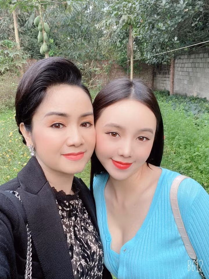 Từ đó đến nay sự tự tin trong vai diễn của tôi cũng nhiều thêm và rất vui vì khán giả đón nhận. Lâu lắm rồi tôi mới có cảm giác làm phim được khán giả quan tâm từng ngày như vậy. Rồi người ta hỏi han, từ người trẻ, người già, trong xóm ai cũng hỏi. Tôi cảm thấy thực sự may mắn vì lâu lắm quay trở lại có một vai diễn hay, một bộ phim hay như thế.