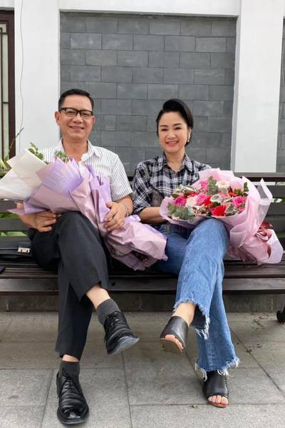 Ông Quân do NSƯT Phạm Cường đảm nhiệm có tình cảm với Bạch Cúc và lặng lẽ theo đuổi bà Cúc suốt cả cuộc đời. Cả hai nghệ sĩ đã hoàn thành cảnh quay cuối nhưng chưa rõ số phận hai nhân vật họ đóng ở những tập cuối sẽ ra sao.