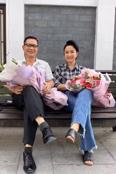 Ông Quân do NSƯT Phạm Cường đảm nhiệm có tình cảm với Bạch Cúc và lặng lẽ theo đuổi bà Cúc suốt cả cuộc đời. Cả hai nghệ sĩ đã hoàn thành cảnh quay cuối nhưng chưa rõ số phận hai nhân vật họ đóng ở những tập cuối sẽ ra sao.