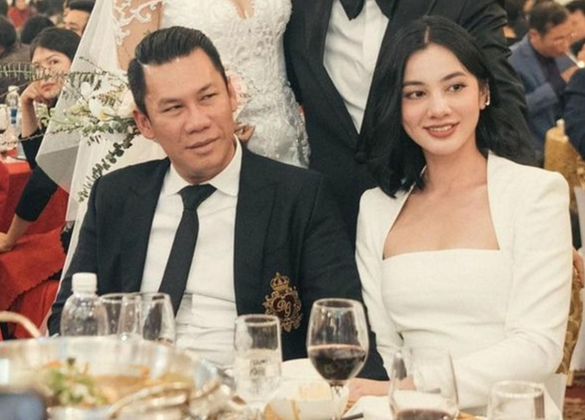 Lo clip chong cu Le Quyen tinh tu ben nguoi dep kem 27 tuoi